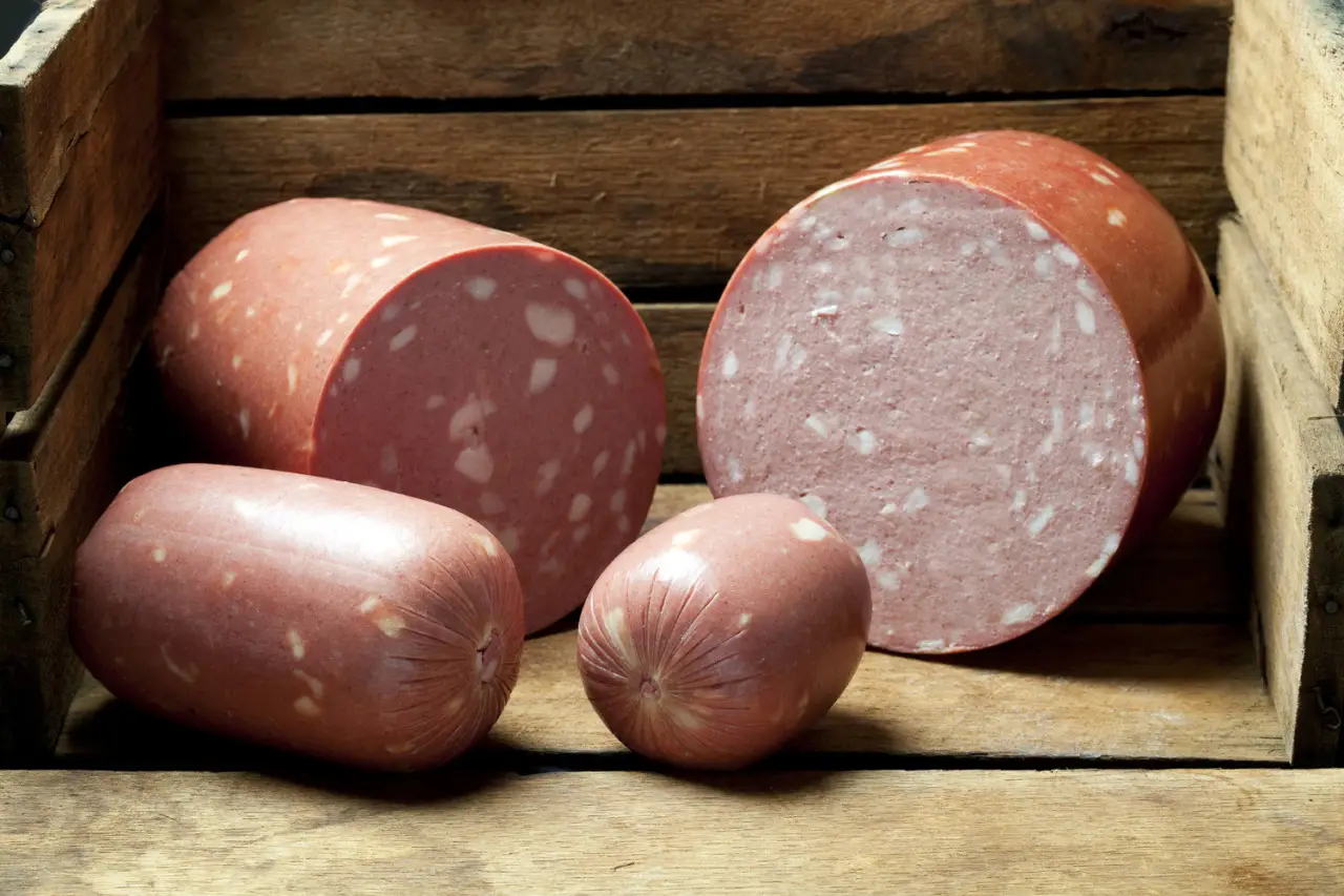 Attenzione alla mortadella: ecco quanto fa male realmente a cuore e colesterolo