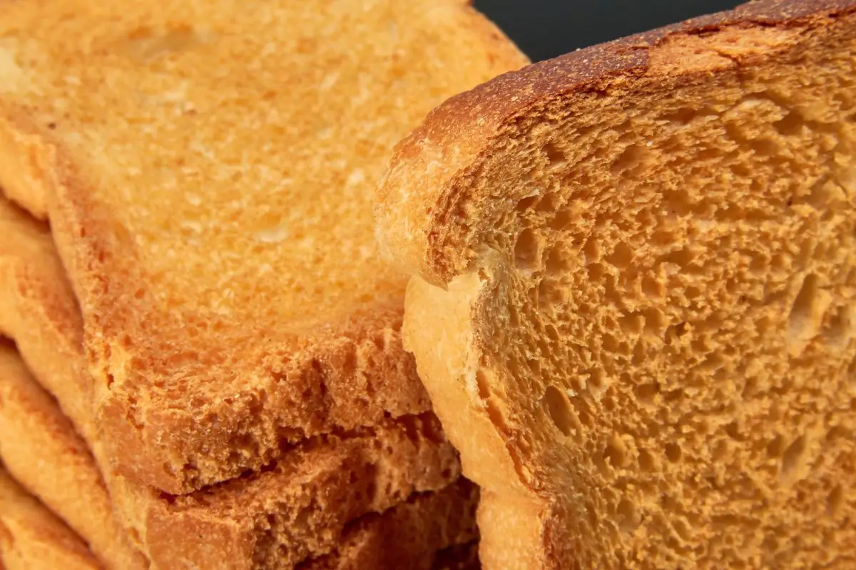 Allarme fette biscottate: ecco la sostanza pericolosa che si forma durante la tostatura